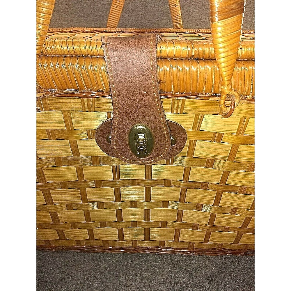 4 Person Family Wicker Picnic Basket - Picture 3 of 8